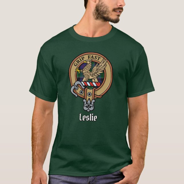 Camiseta Crista do Clã Leslie sobre Tartan de Caça (Frente)