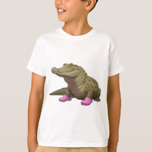 Camiseta Crocodilo usando sapatos de crocodilo