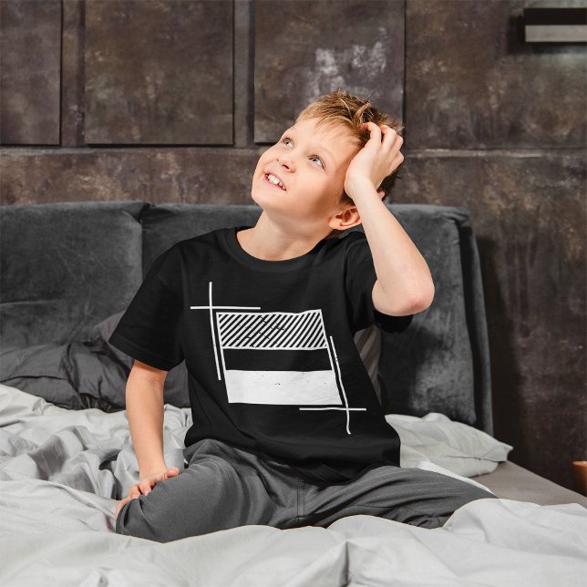 Camiseta Crop Shot (Kid waking up from bed and thinking about his funny dream and smiling )