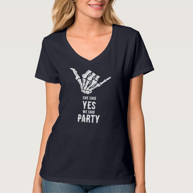 Camiseta cropped de festa gótica de esqueletos par (Frente)