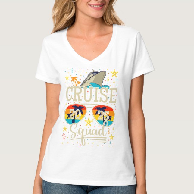 Camiseta Cruise Squad 2025 Cruising Vacation Women V-Neck (Frente)