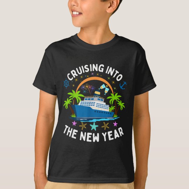 Camiseta Cruising Into New Year 2026 Family Matching Vacati (Frente)