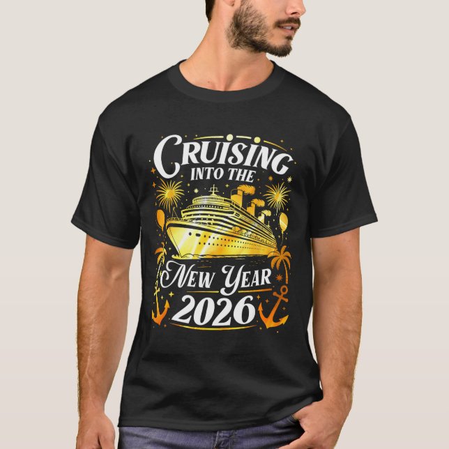 Camiseta Cruising Into The New Year 2026 Happy New Year Fam (Frente)