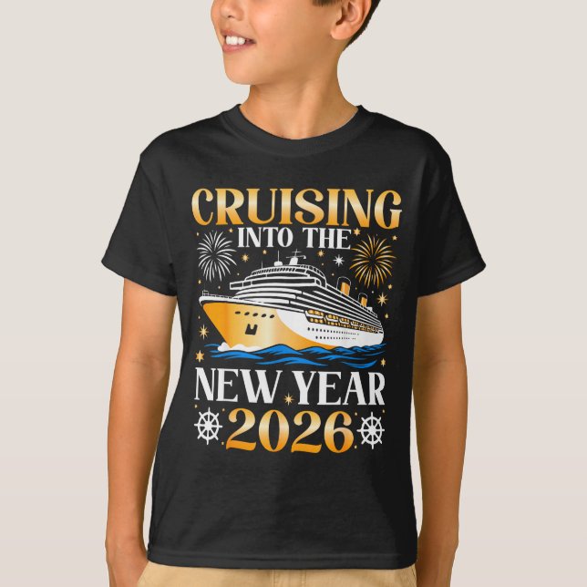 Camiseta Cruising Into The New Year 2026 Happy New Year Fam (Frente)