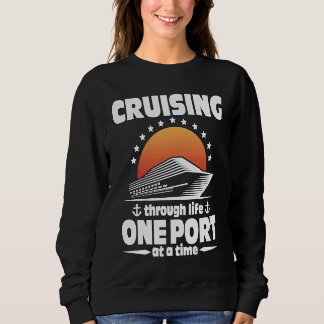 Camiseta Cruising Through Life One Port At A Time (Frente)