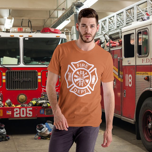 Camiseta Cruz de Malta Clássica do Corpo de Bombeiros Camis (Classic Fire Department Maltese Cross Firefighter T-Shirt)