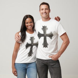 Camiseta Cruz de Prata Céltica Ornamentada com Padrão Intri