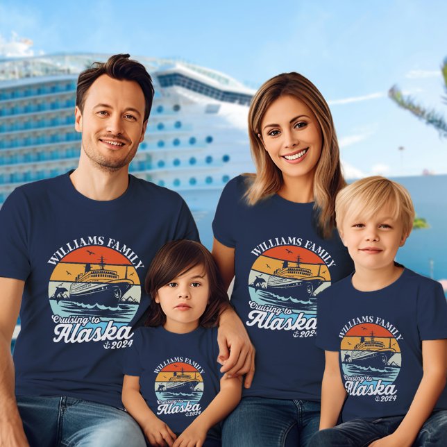 Camiseta Cruzando com o Grupo de Correspondência Personaliz (Cruising to Alaska Custom Family Matching Group T-Shirt)