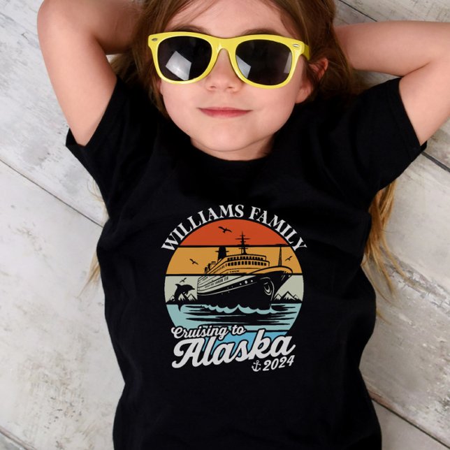 Camiseta Cruzando com o Grupo de Correspondência Personaliz (Cruising to Alaska Custom Family Matching Group Toddler T-shirt)