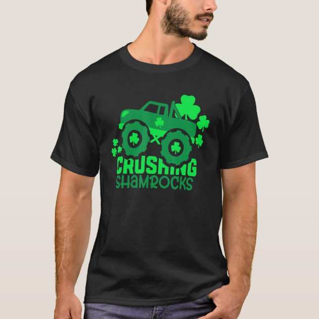 Camiseta Cruzando Shamrocks Monster Truck Rua Irlandesa Pat (Frente)