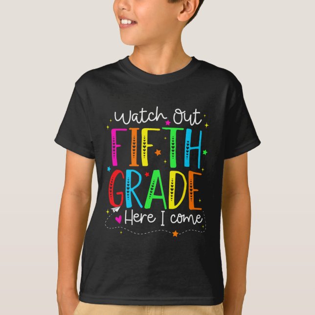 Camiseta Cuidado 5º Ano Aqui Vou Eu De Volta à Escola B (Frente)