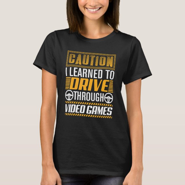 Camiseta Cuidado Aprendi a Dirigir Através de Jogos de Víde (Frente)
