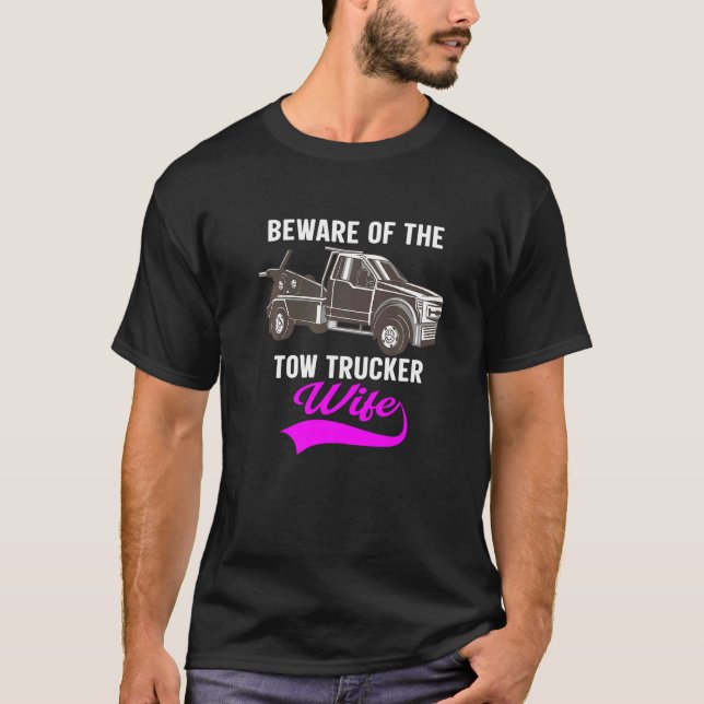 Camiseta Cuidado Com A Mulher De Um Motorista De Guincho  1 (Frente)