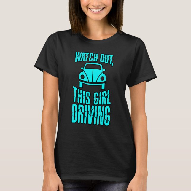 Camiseta Cuidado Com Essa Garota Dirigindo. (Frente)