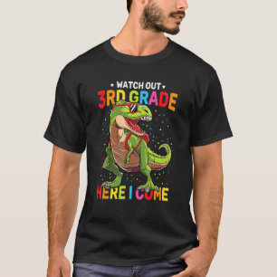 Camiseta Cuidado Com O 3º Ano Aqui Eu Volto Ao Dinossauro