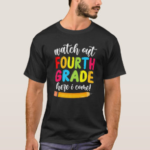 Camiseta Cuidado Com O 4º Ano Aqui Vim Meninas Bonitas