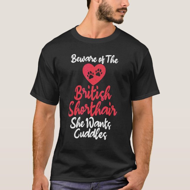 Camiseta Cuidado Com O Ar Curto Britânico Ela Quer Cudles B (Frente)