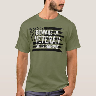 Camiseta Cuidado com o Cão de Serviço Veterano