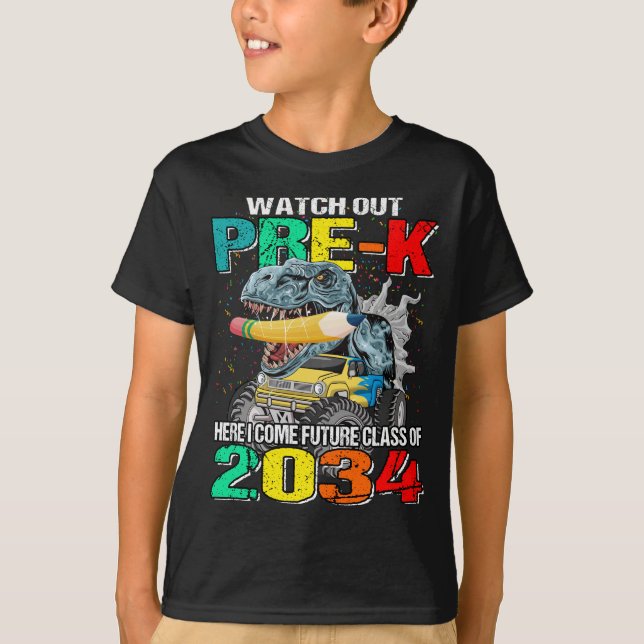 Camiseta Cuidado Com O Pré-K Aqui Eu Venho A Classe 2034 (Frente)