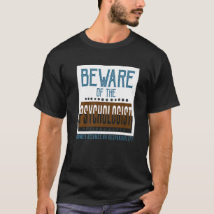 Camiseta Cuidado com o psicólogo. O proprietário assume que