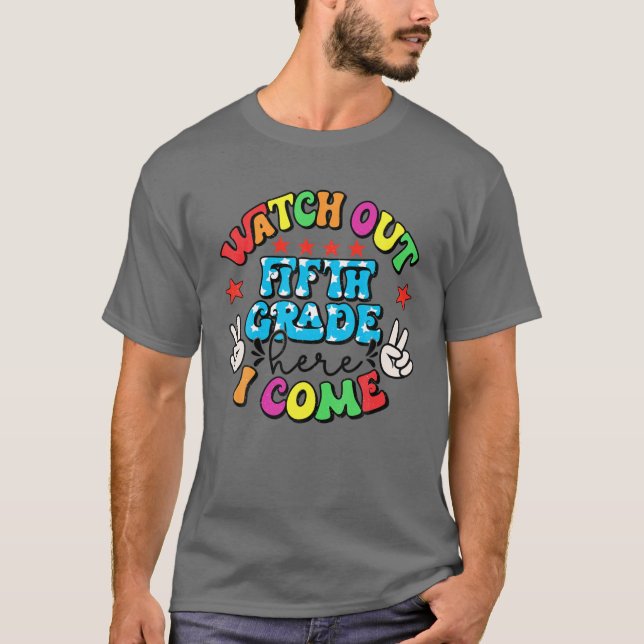 Camiseta Cuidado Com O Quinto Ano, Eu Vim Com O 5 De Equipe (Frente)