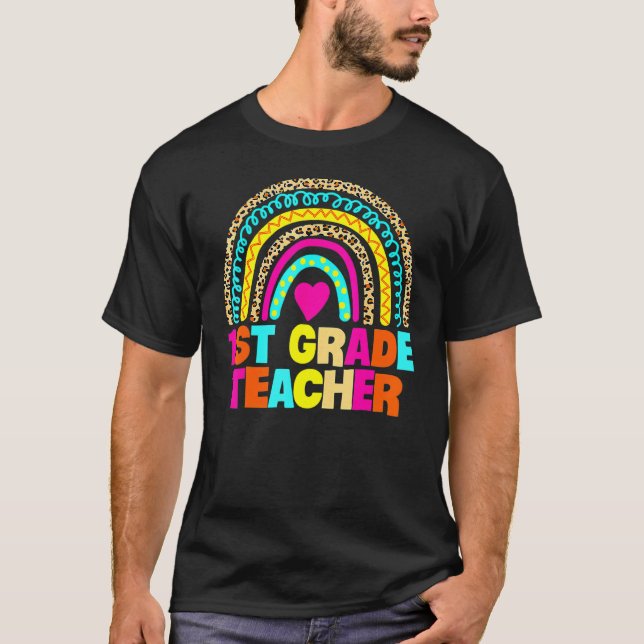Camiseta Cuidado Com Os Jovens De Professores Da Primeira S (Frente)