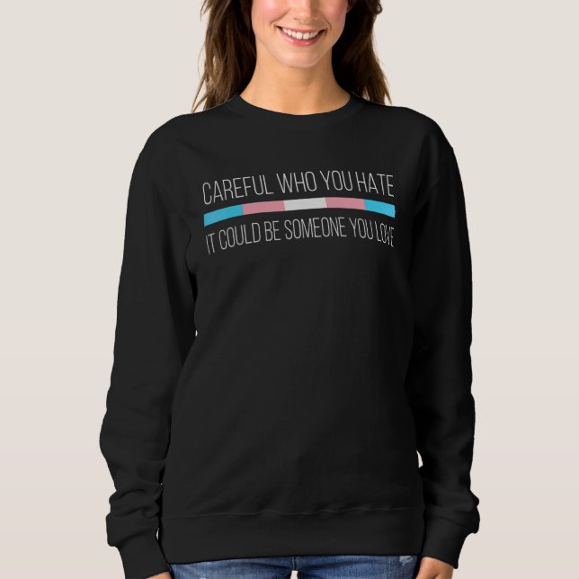 Camiseta Cuidado Com Quem Você Odeia Bandeira Transgênero (Frente)