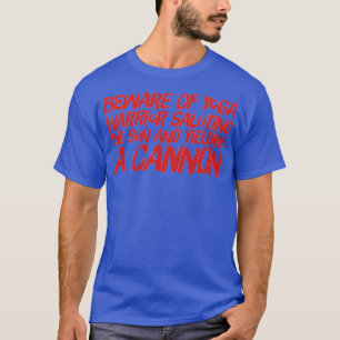 Camiseta Cuidado com Yoga Warrior saudando o sol e o Cedeld