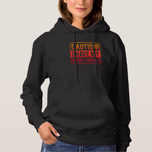 Camiseta Cuidado Engraçado Eu Tenho Minha Mãe Boca Sarcásti
