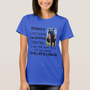 CAMISETA CUIDADO - EU CAMINHO CAVALOS -