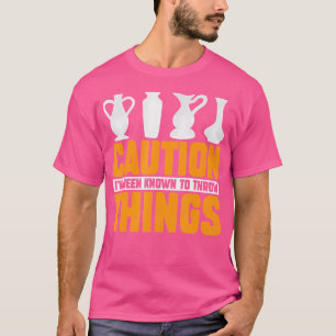 Camiseta Cuidado Eu Já Fui Conhecido Por Jogar Coisas Pote