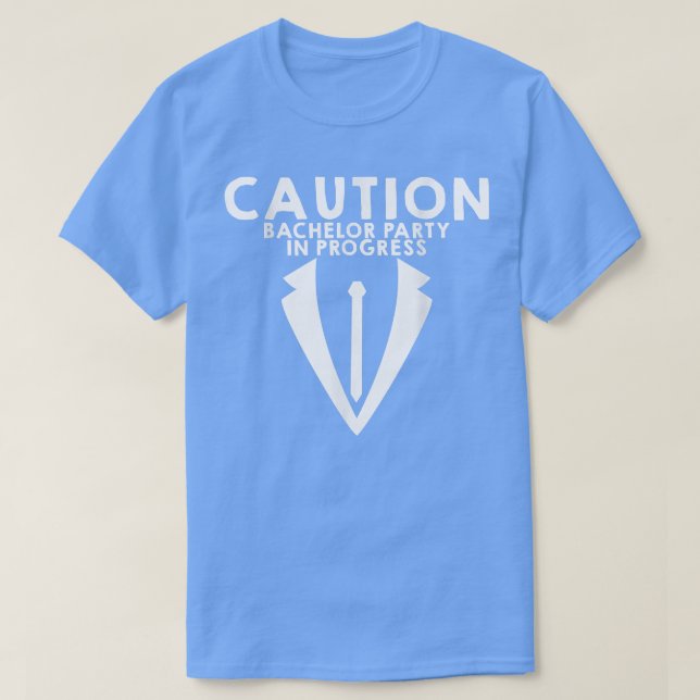 Camiseta Cuidado Festa de Solteiro em Andamento --  (Frente do Design)