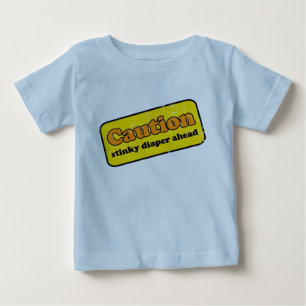 Camiseta Cuidado: Fralda fedido adiante
