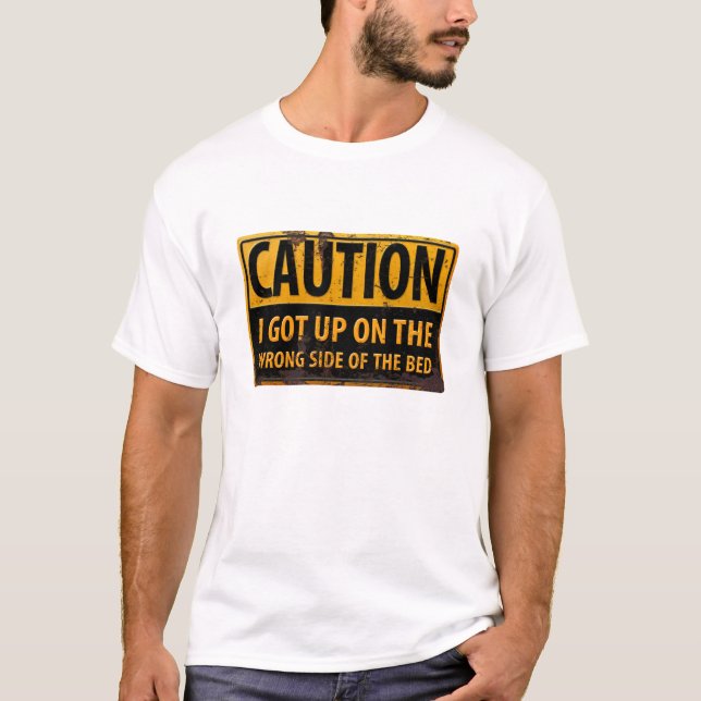 Camiseta "CUIDADO, levantei-me no lado errado da cama" (Frente)