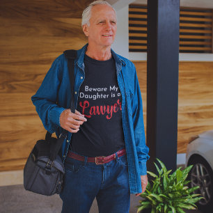 Camiseta Cuidado, minha filha é advogada