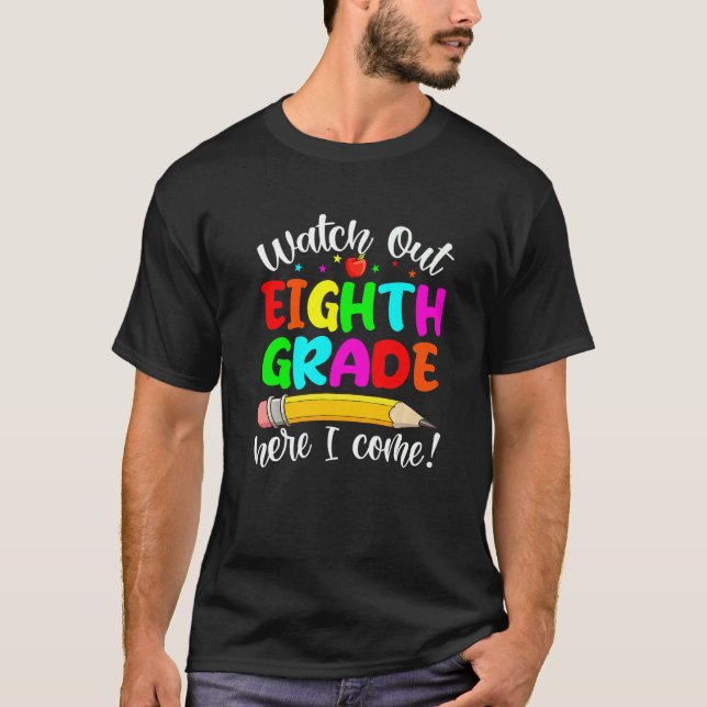 Camiseta Cuidado No Oitavo Ano, Eu Volto No Primeiro Dia. (Frente)