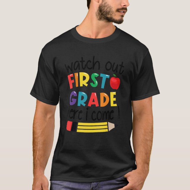 Camiseta Cuidado No Primeiro Grau, Vim As Meninas Primeiro  (Frente)