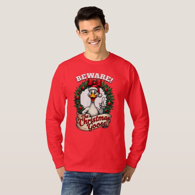 Camiseta CUIDADO! O Ganso de Natal! Cuidado com as costas! (Frente Completa)