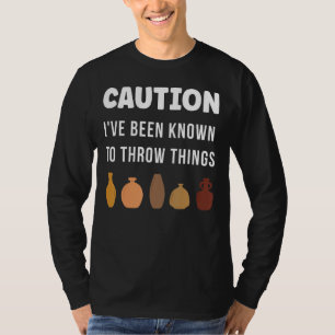 Camiseta Cuidado que eu tenho sabido jogar coisas Vase Clay