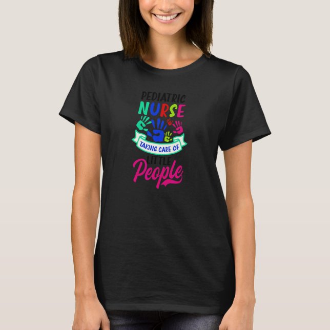 Camiseta Cuidados Com Pequenos Enfermeiros Pediátricos Com  (Frente)