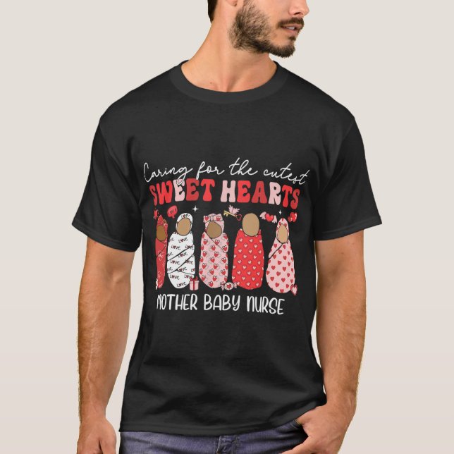 Camiseta Cuidando Da Mãe Mais Justa E Doce Ba (Frente)