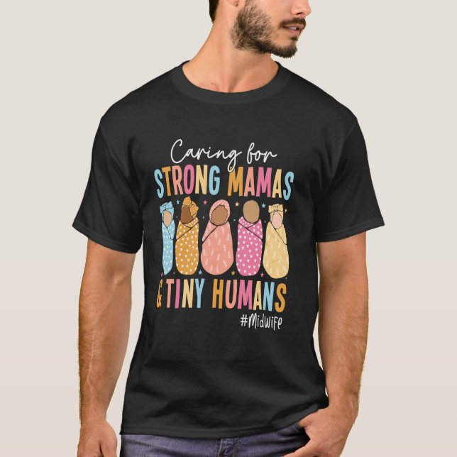 Camiseta Cuidando de Humanos Pequenos E Mamas Fortes Partei (Frente)