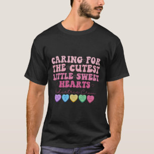 Camiseta Cuidando dos Pequenos Corações Mais Fofos Pediatri