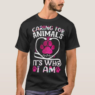 Camiseta Cuidar dos animais não é o que eu faço é quem eu s