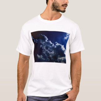 Camiseta Cumulus caótico luminoso que quebra distante por