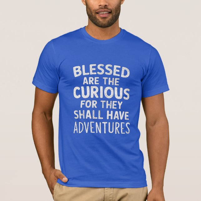 Camiseta Curiosa Aventura Engraçado (Frente)