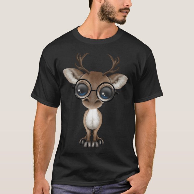 Camiseta Curiosa Nerdy Reindeer Vestindo Óculos Em Yel (Frente)