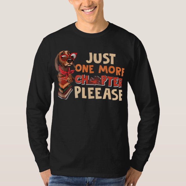 Camiseta Curioso Dachshund Lendo Mais Um Capítulo (Frente)