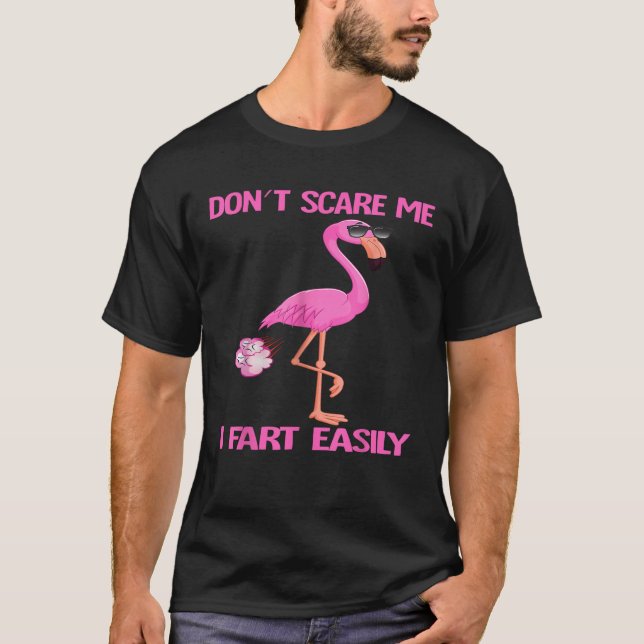 Camiseta Curioso Não Me Assuste Eu Faço Fácil Piada Flaming (Frente)