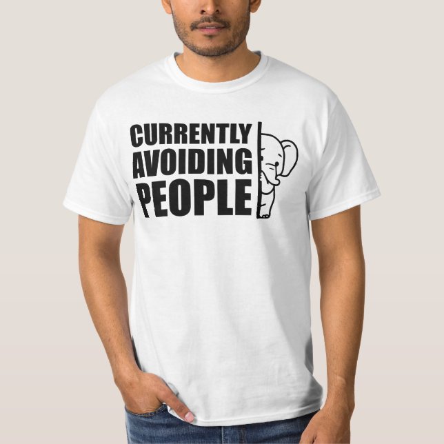 Camiseta Currently Avoiding People Minimalist Introvert (Frente)